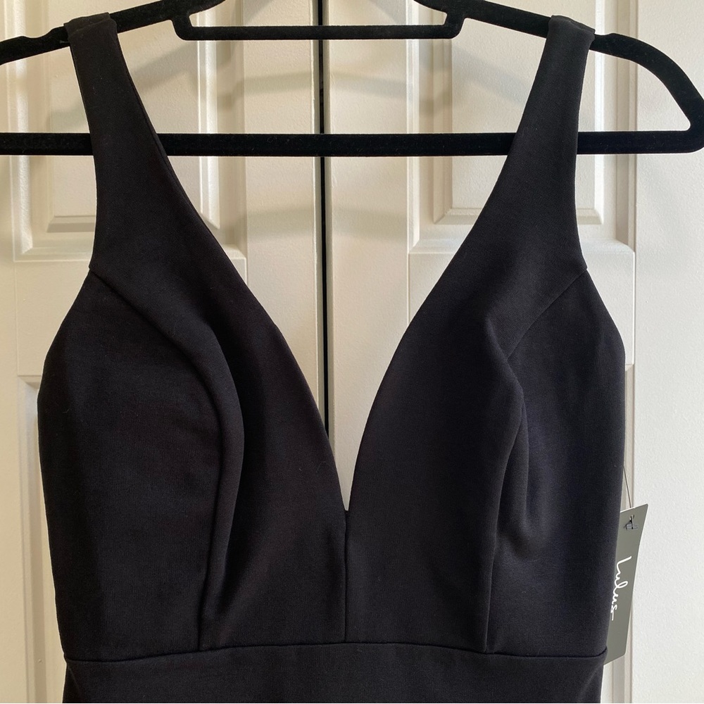Lulus - little black bodycon dress. Deep V neck and low-back. - Picture 4 of 5